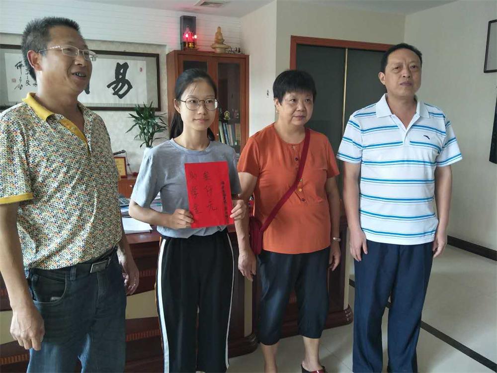 福建易順建筑工程有限公司2017年第一屆：“金秋助學，學子圓夢，誠信你我，感恩社會”