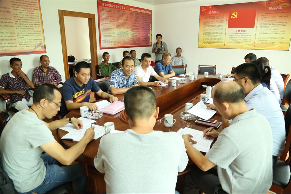 福建易順建筑工程有限公司“互動聯動、掛鉤幫扶”招沙甲村貧困戶捐贈儀式