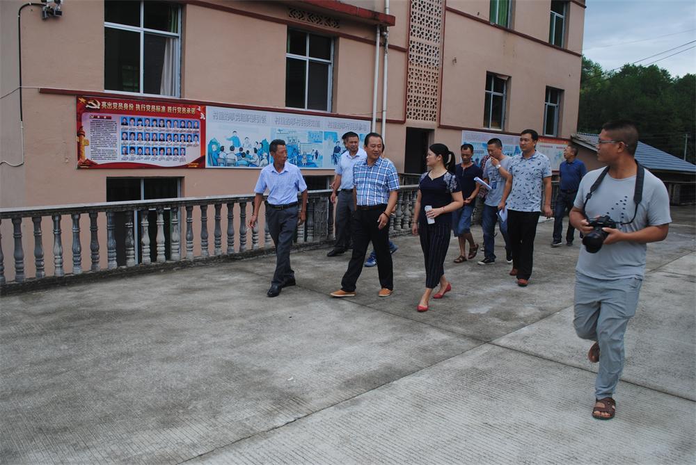 福建易順建筑工程有限公司“互動聯動、掛鉤幫扶”招沙甲村貧困戶捐贈儀式