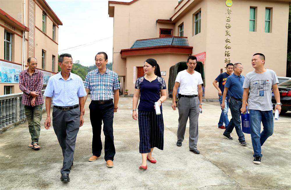 福建易順建筑工程有限公司“互動聯動、掛鉤幫扶”招沙甲村貧困戶捐贈儀式