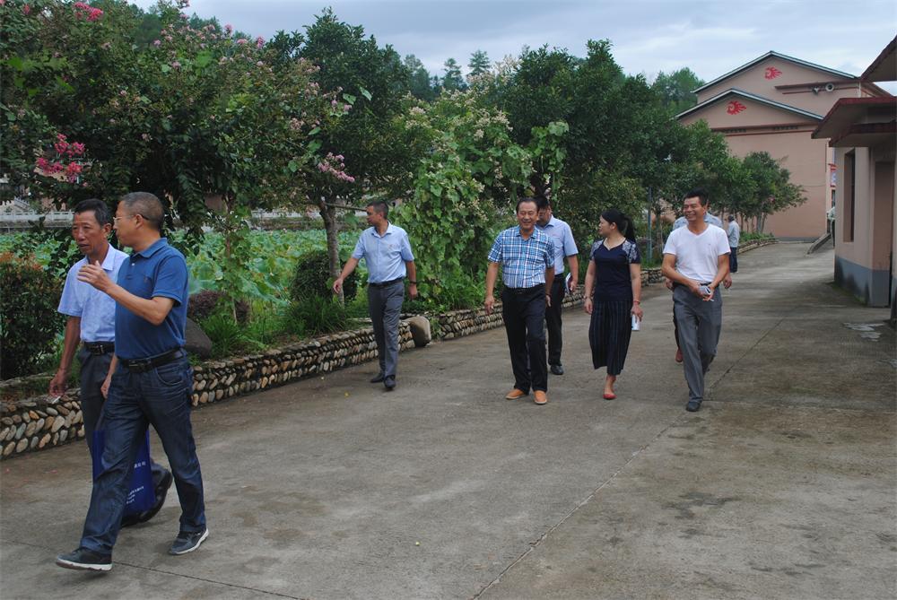 福建易順建筑工程有限公司“互動聯動、掛鉤幫扶”招沙甲村貧困戶捐贈儀式