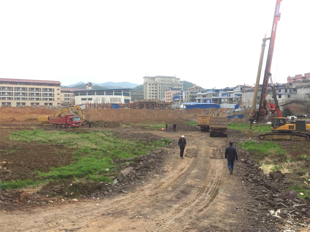 2018年3月2日縣委書記黃美萍等領(lǐng)導(dǎo)到我司松溪縣工農(nóng)路安置房綜合體建設(shè)項目工地現(xiàn)場進(jìn)行調(diào)研工作