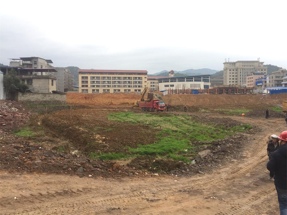 2018年3月2日縣委書記黃美萍等領(lǐng)導(dǎo)到我司松溪縣工農(nóng)路安置房綜合體建設(shè)項目工地現(xiàn)場進(jìn)行調(diào)研工作